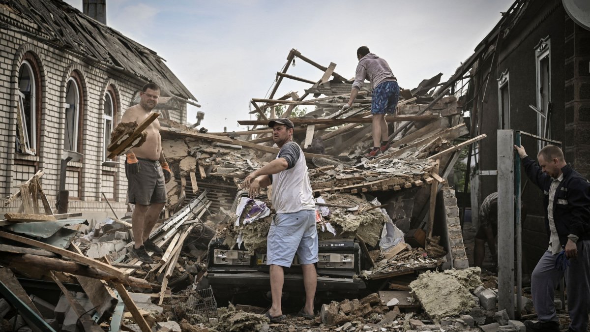Russia Is Weaponizing Food Supplies to 'Blackmail the World' – NBC Chicago - Vimarsana News