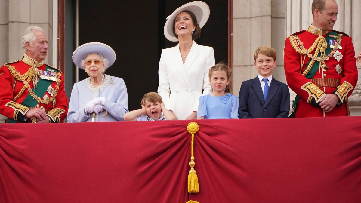 See Queen Elizabeth II’s Platinum Jubilee 2022 in Pictures NBC Chicago