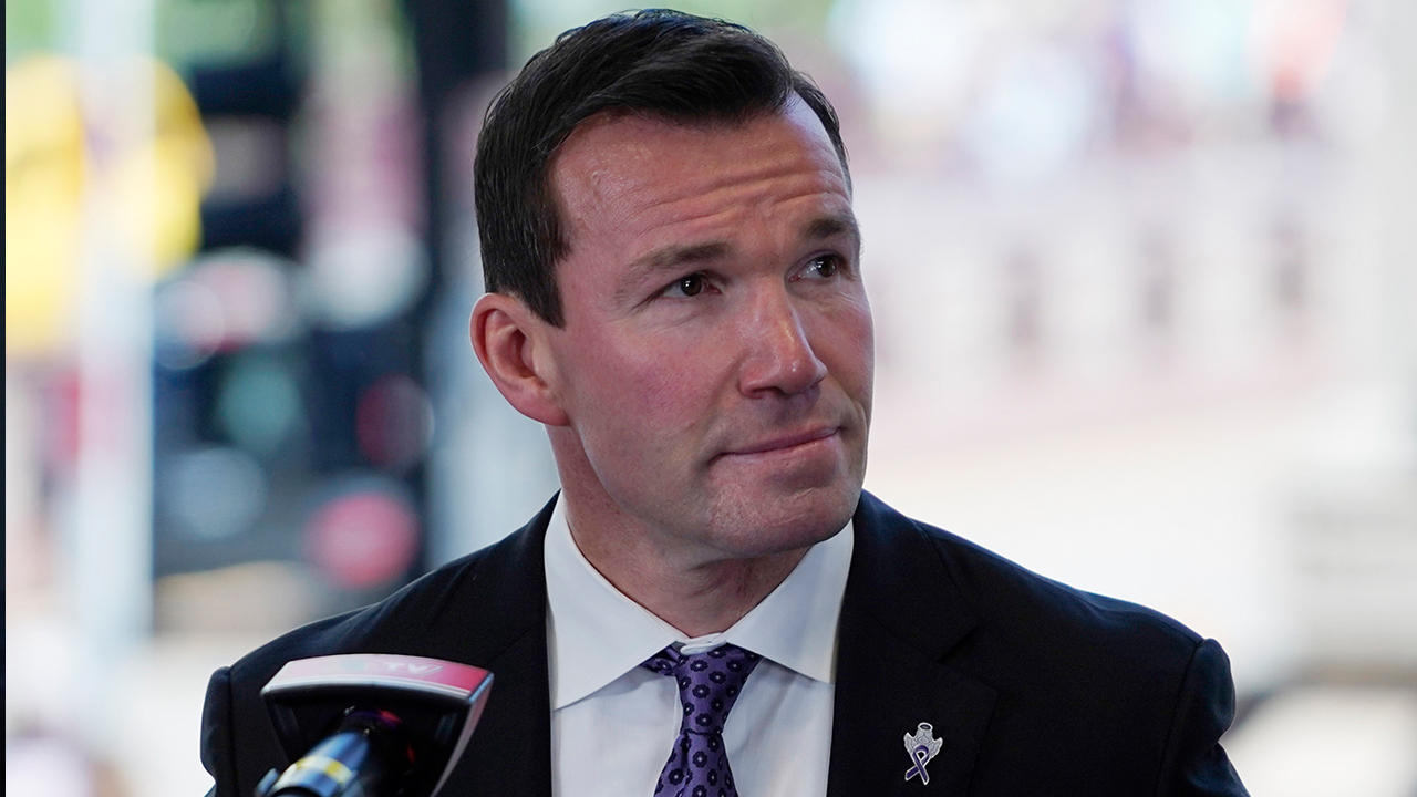 How Blackhawks Coach Luke Richardson Is Leading by Example