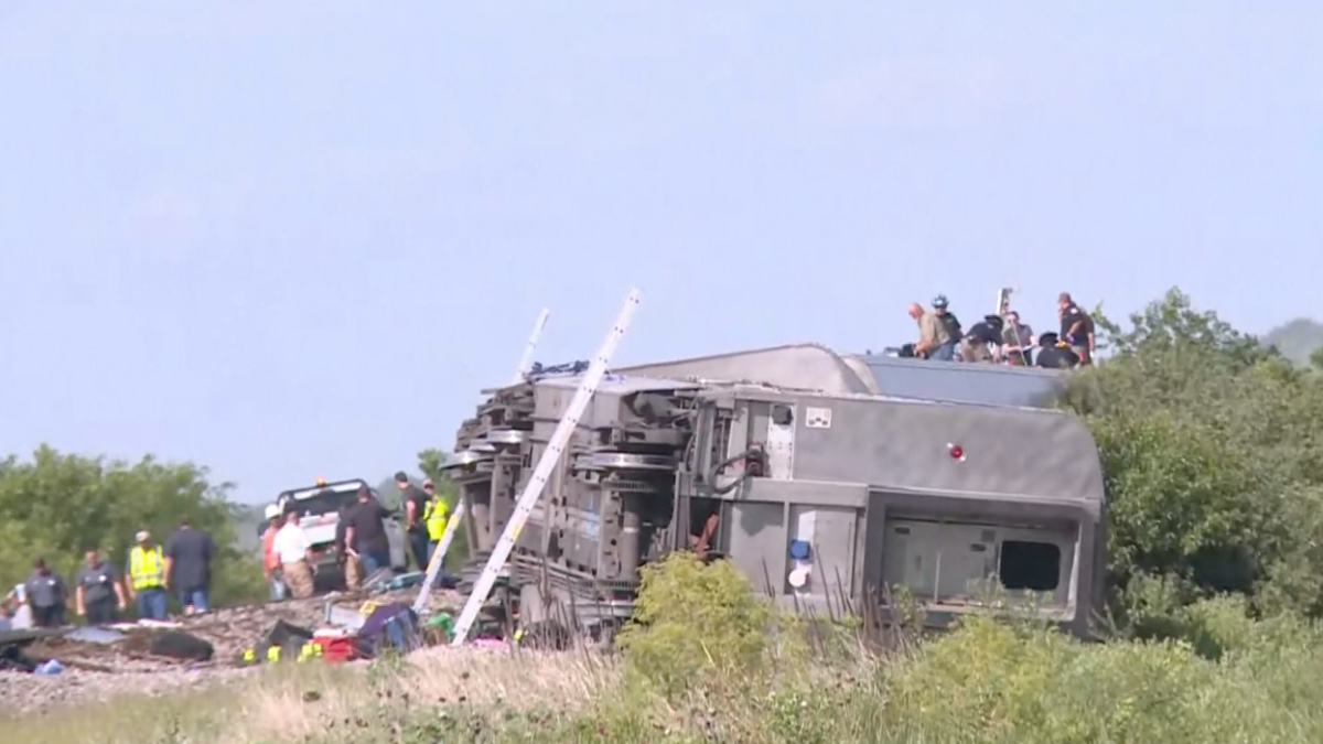 Lawsuits Filed Days After Chicago-Bound Amtrak Train Crashes in Missouri, Killing 4 - Vimarsana News