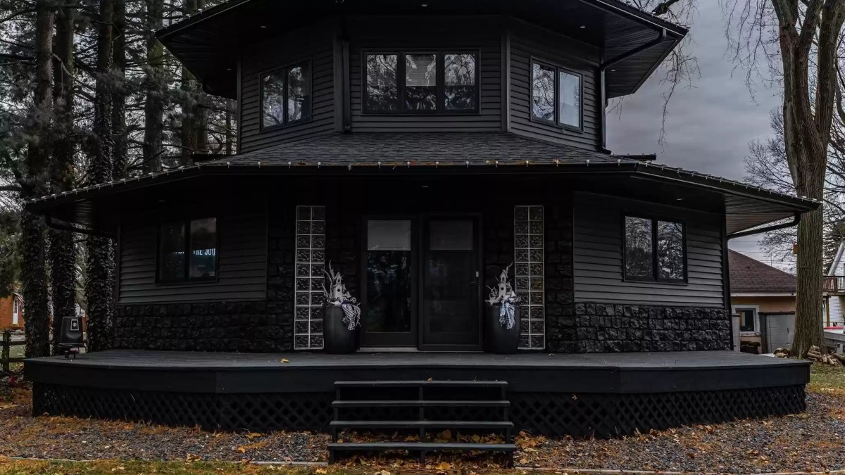 PHOTOS: Inside the 1871 Chicago 'tiny house' for sale - ABC7 Chicago