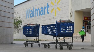 Walmart Cuts Profit Guidance as It Sees Slower Growth Due to Inflation