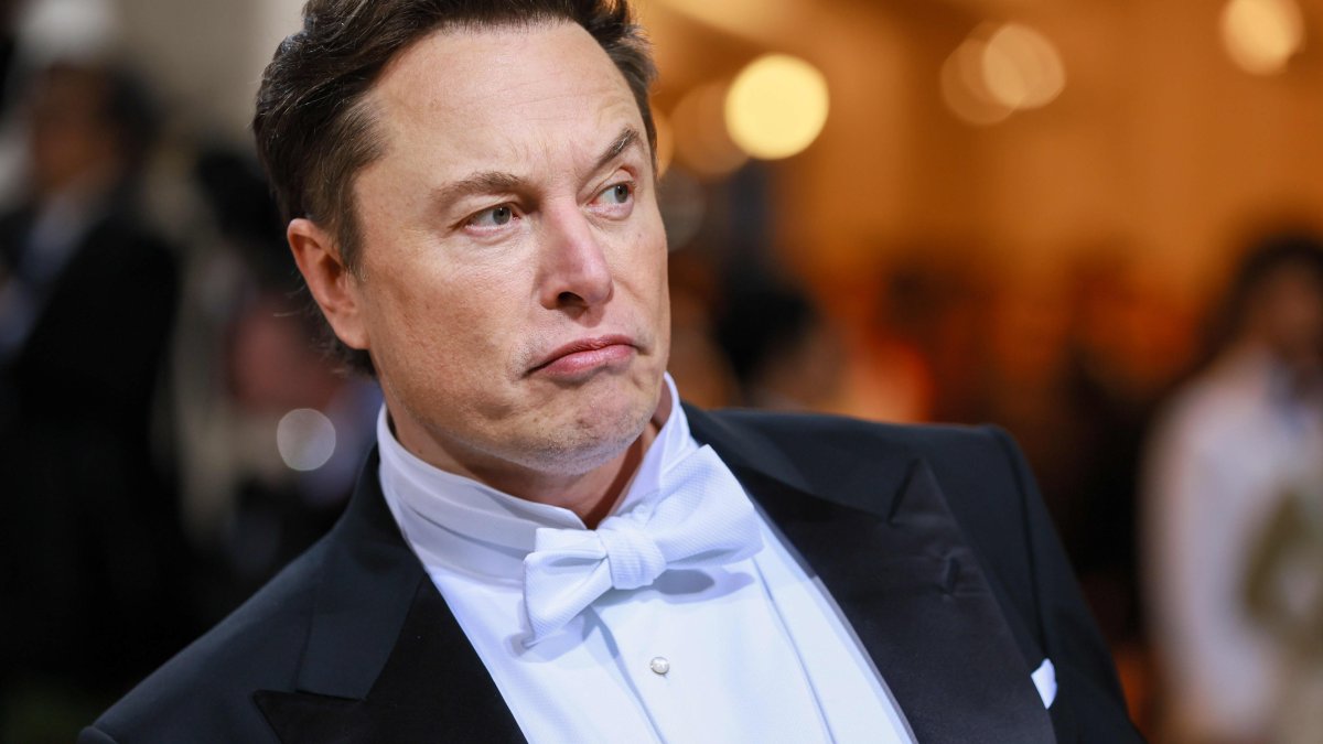 Tesla Threatens to Sue Critic Over Ads Showing Its Cars Hitting Kid-Sized Mannequins - Vimarsana News