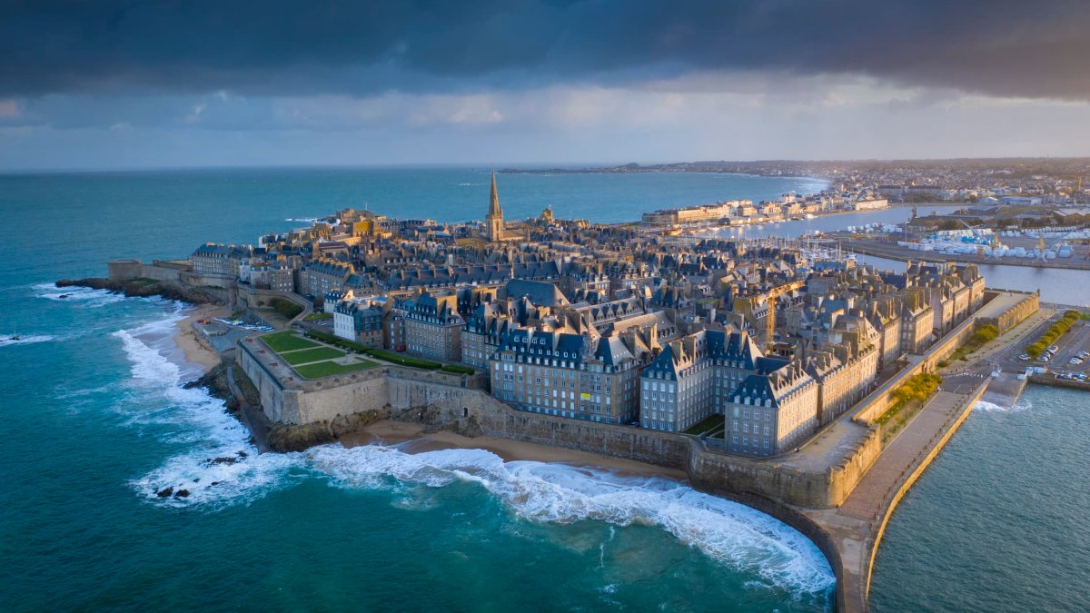 Forget the Eiffel Tower. Here's Where the French Travel in France - Vimarsana News