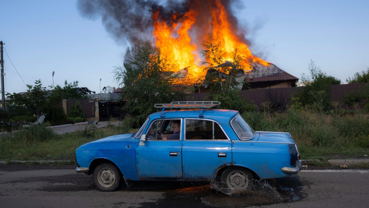 Ukrainian Forces Reportedly Attack Key Russian Supply Route Into Occupied Kherson; Gazprom Cuts Nord Stream 1 Gas Flows - Vimarsana News