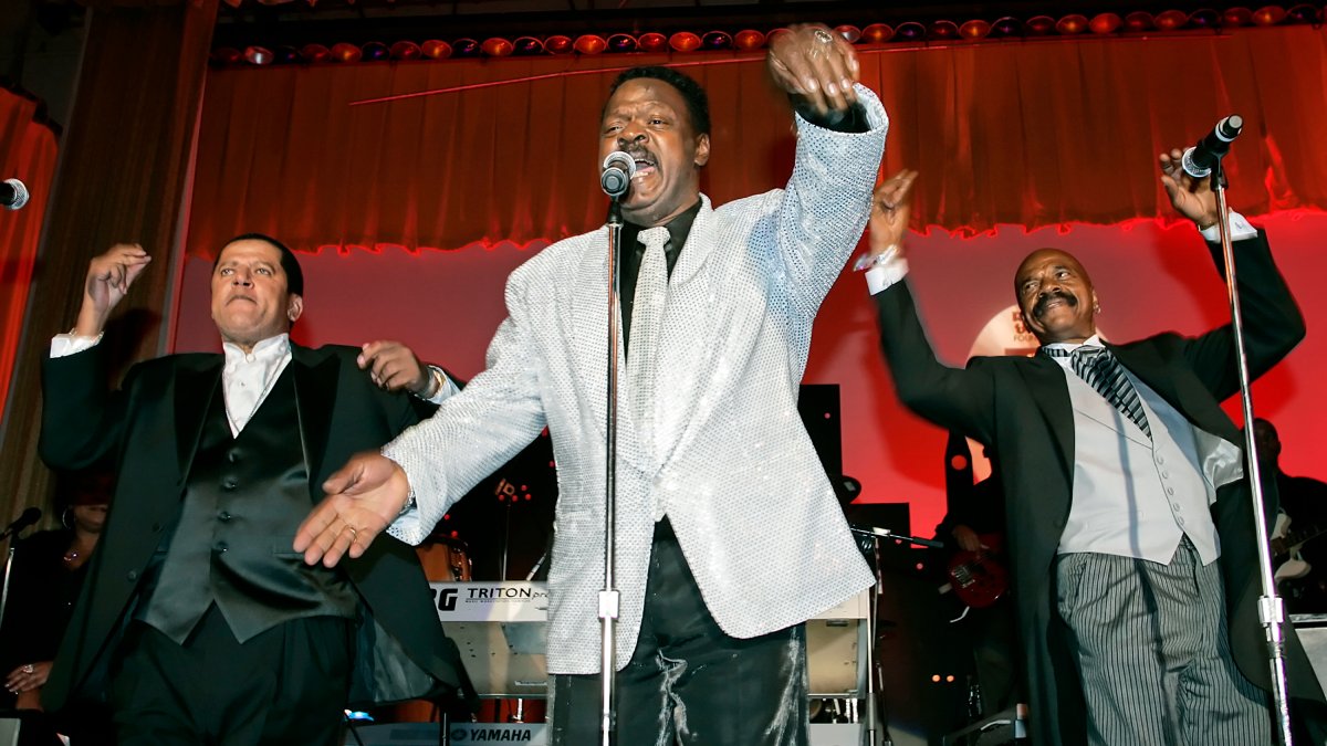 Delfonics Lead Singer William 'Poogie' Hart Dead at 77 – NBC Chicago - Vimarsana News