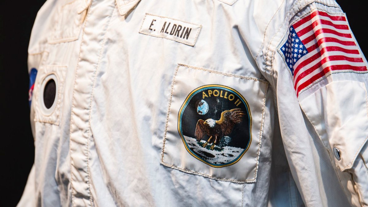 Buzz Aldrin Flight-to-Moon Jacket Sells at Auction for $2.8M – NBC Chicago - Vimarsana News