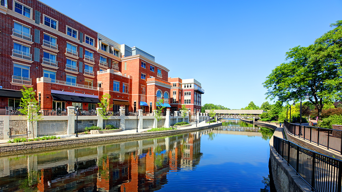 Joliet surpassed by fellow Chicago suburb as Illinois' third-largest city Joliet surpassed by fellow Chicago suburb as Illinois' third-largest city