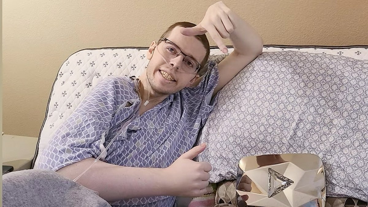 Minecraft YouTuber Technoblade Dies at 23 – NBC Chicago - Vimarsana News