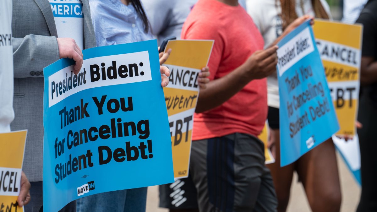 Education Dept. Is Exploring Strategies to Help 5 Million 'Overlooked Borrowers' Excluded From Student Loan Forgiveness – NBC Chicago - Vimarsana News