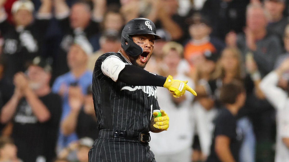 Moncada hits winning single in 8th again, ChiSox beat Astros