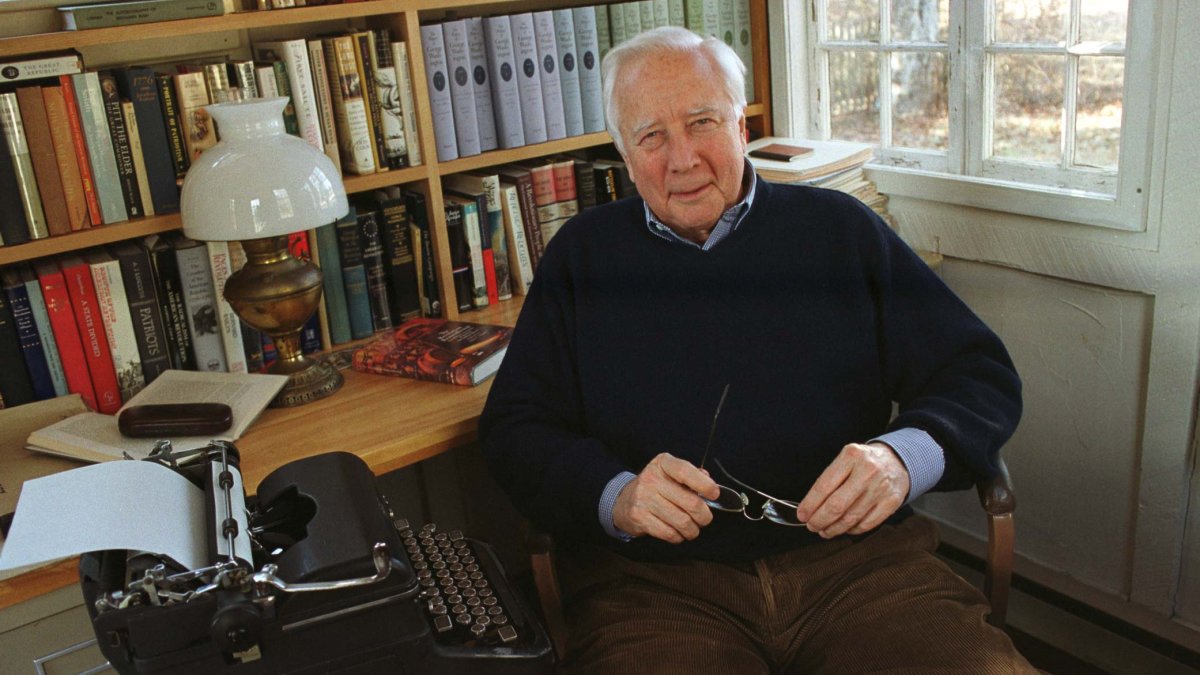 David McCullough, Pulitzer-Winning Historian, Dies at 89 – NBC Chicago - Vimarsana News