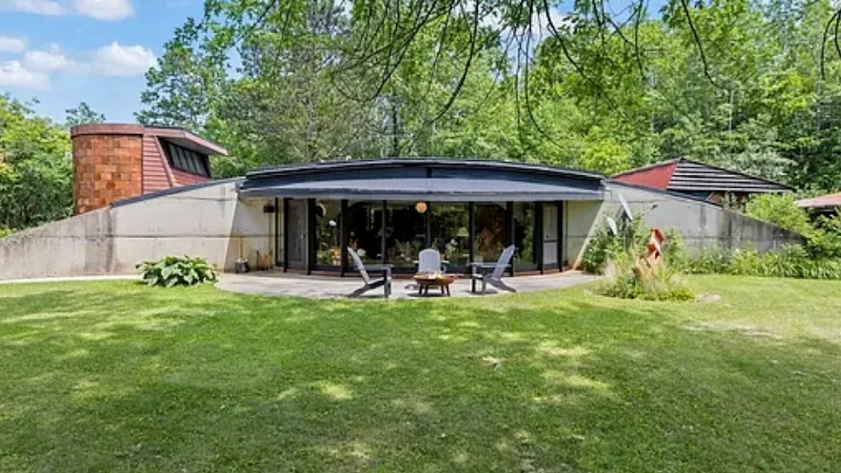 See Inside a MidCentury Modern House Listed on Wisconsin’s Market