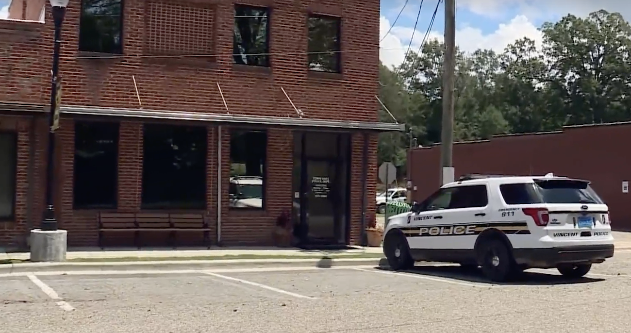 Small Alabama Town Disbands Police Department Over Racist Text - Vimarsana News