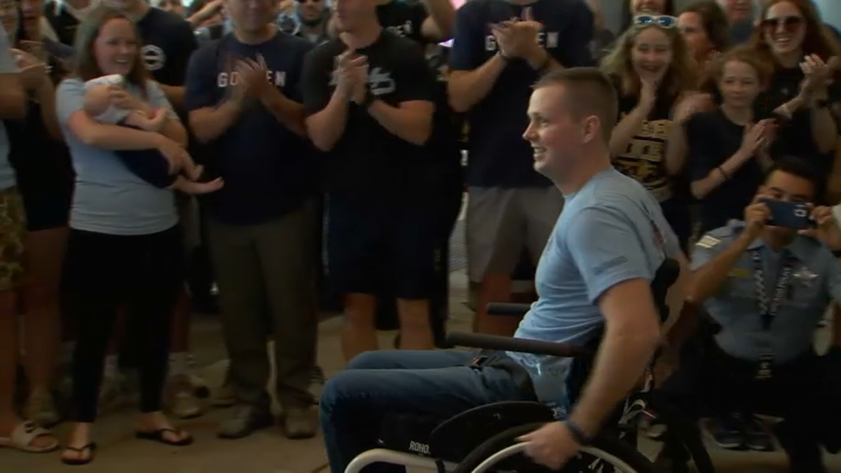 Cpd Officer Danny Golden Heads Home After Being Paralyzed In Shooting At Beverly Bar Nbc Chicago 0825