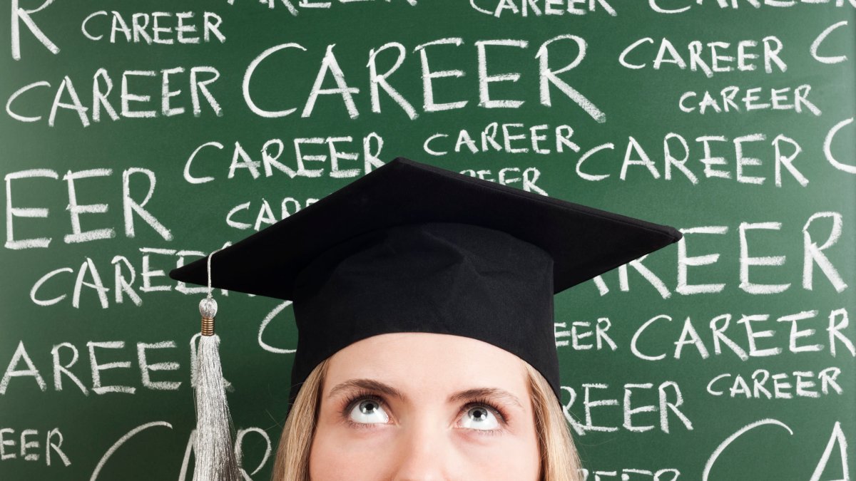 3 LinkedIn Creators Share Their Best Career Advice for Recent Graduates: 'Be a Combo Specialist' – NBC Chicago - Vimarsana News