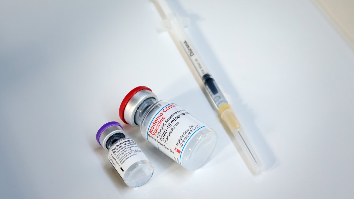Illinois Coronavirus Updates: New COVID Booster Side Effects, Post-COVID Symptoms