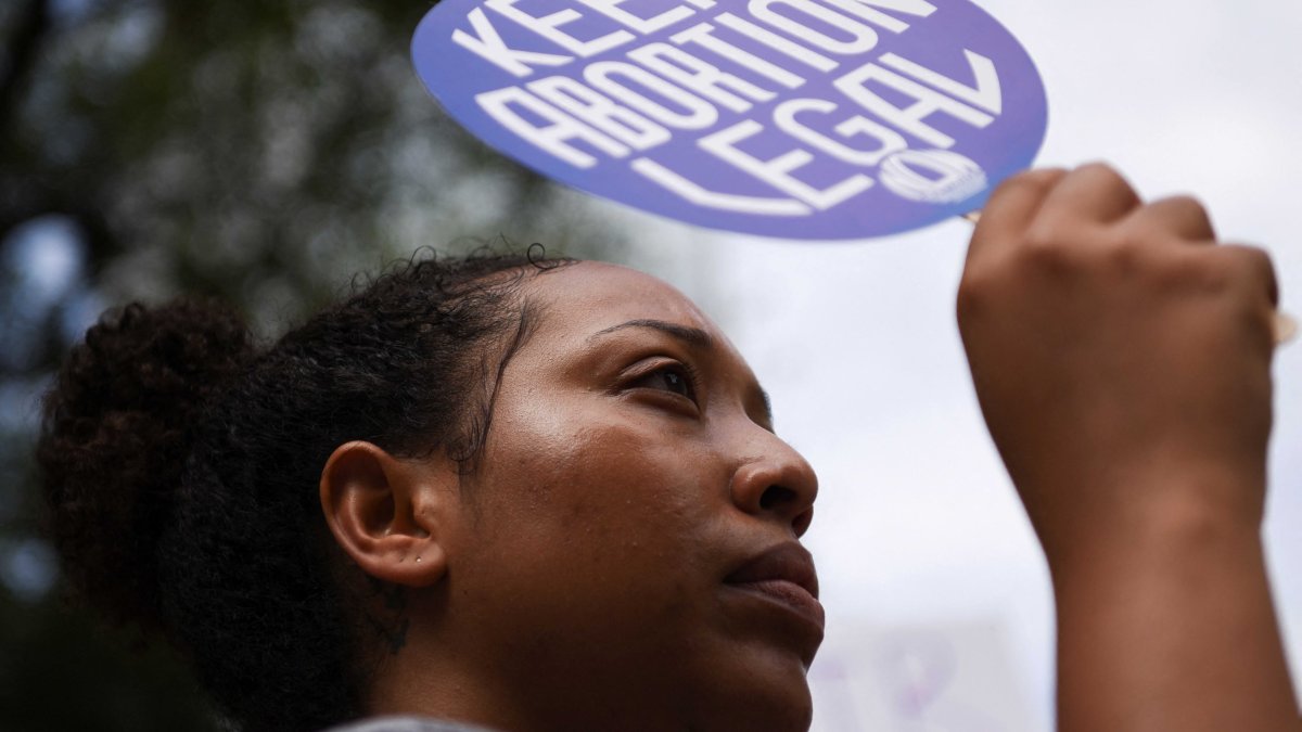 Illinois Lawmakers Greenlight Enhanced Abortion Protections - Vimarsana News