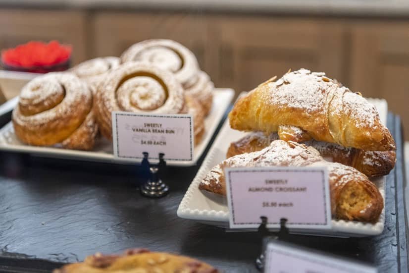 Americans Have 'Tip Fatigue' — Post-Pandemic, Diners Are Less Inclined to Tip Generously for Takeout – NBC Chicago - Vimarsana News