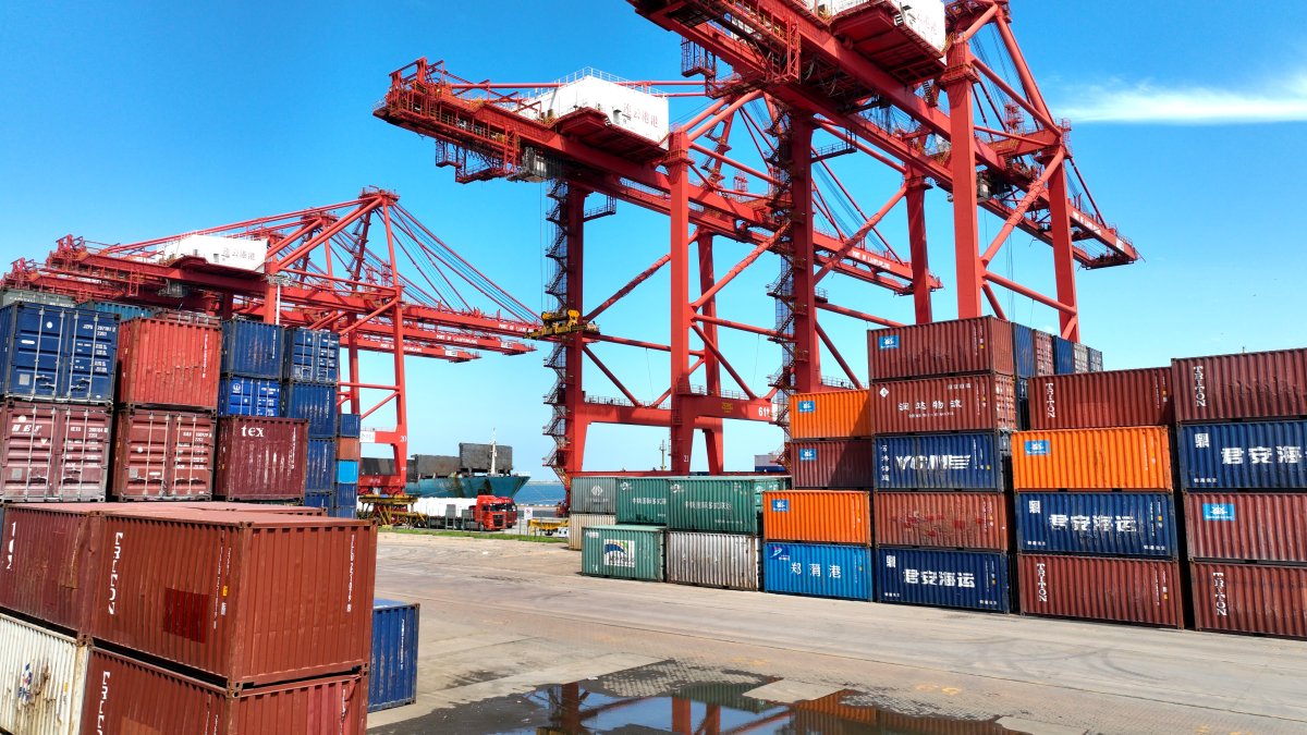 Shipping Rates Are Still Falling, in Another Sign That a Global Recession May Be Coming - Vimarsana News