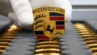 Porsche Shares Rise in Frankfurt Market Debut