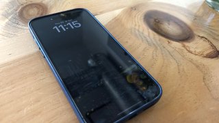 iPhone 14 Pro Max always-on display.