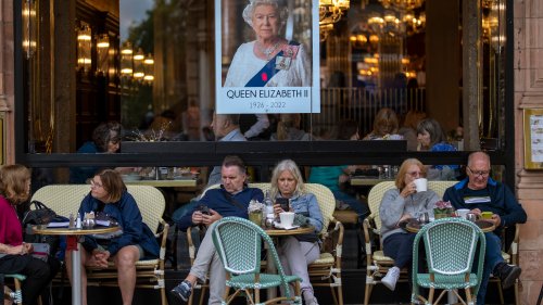 Royal Fans Give London Tourism a Bump Amid UK Economic Woes