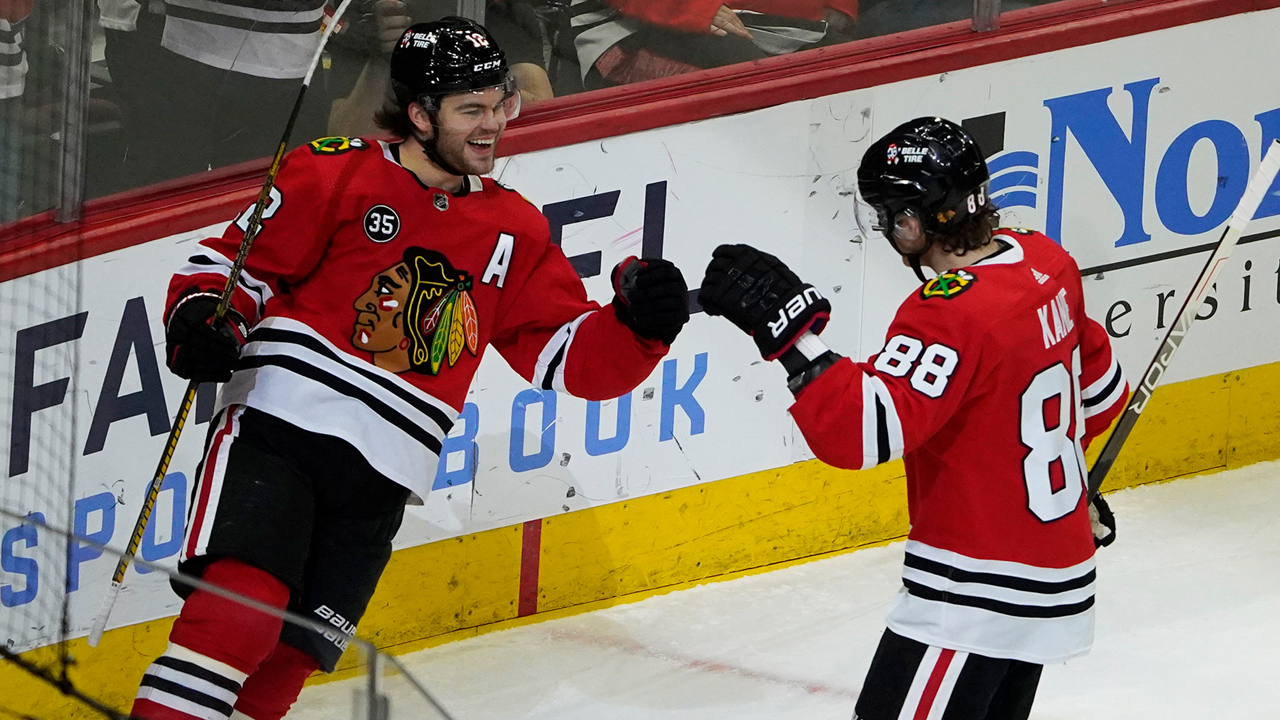 Blackhawks' Patrick Kane Recalls Alex DeBrincat's Story From 2017 Camp