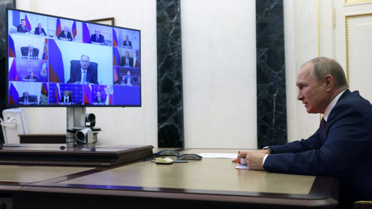 The Cyber Gulag: How Russia Controls Its Citizens – NBC Chicago - Vimarsana News