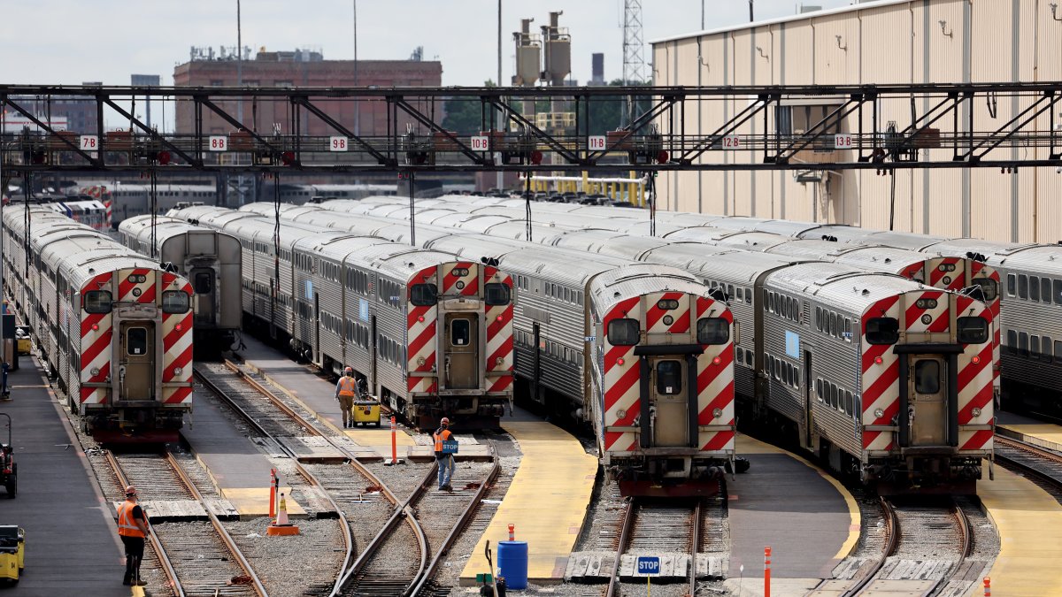 Several BNSF trains canceled on Christmas Eve, Metra warns of crowding potential