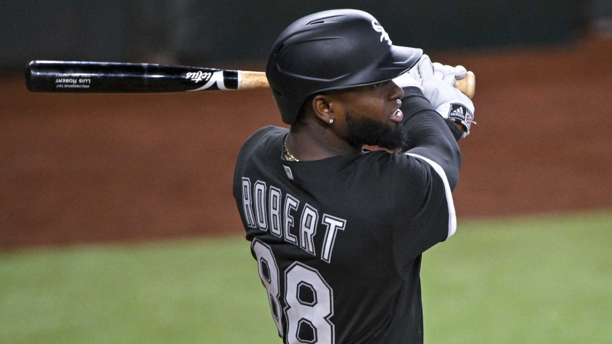 White Sox Luis Robert's 2022 Season Is Over as CF Heads to IL