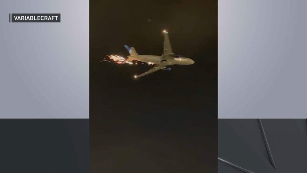 Video Shows Sparks Shoot Out from United Flight Just After Takeoff at Newark Airport