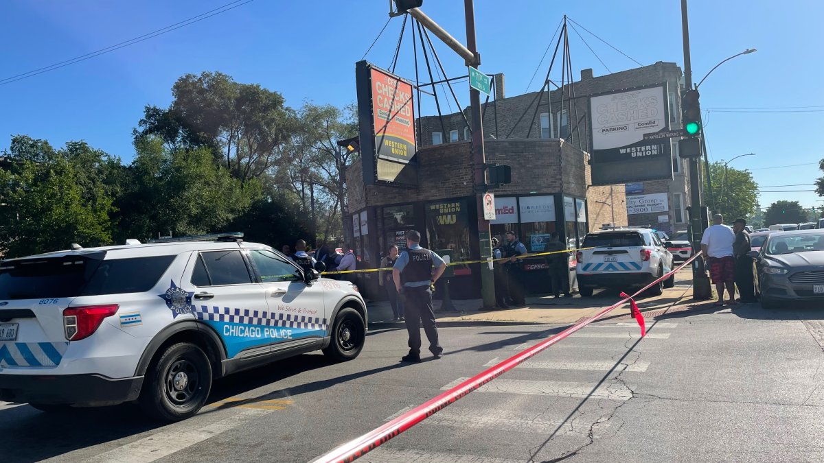 ‘Heroic’: Retired Chicago Officer Shot Trying to Stop Armed Robbery at ...