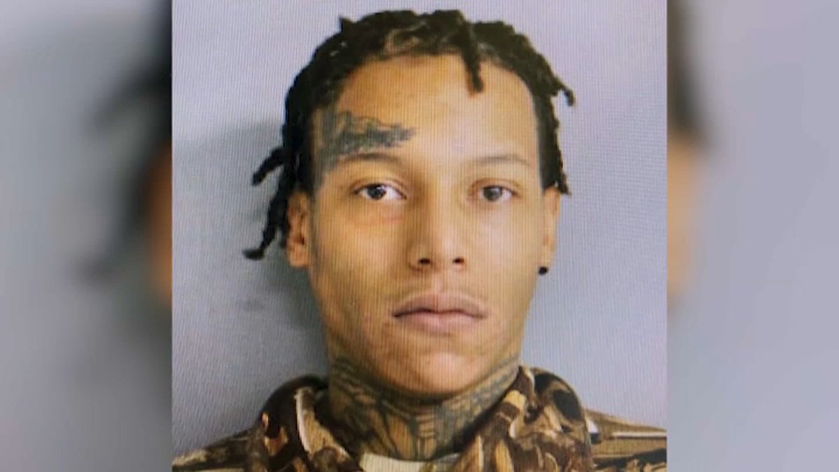 Handcuffed-Suspect Escapes Police Custody in Chicago’s South Austin ...