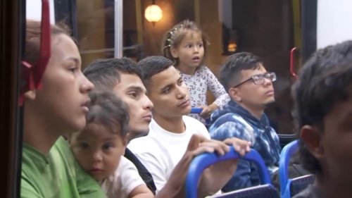 How to Help the Busloads of Migrants Arriving in Chicago From Texas