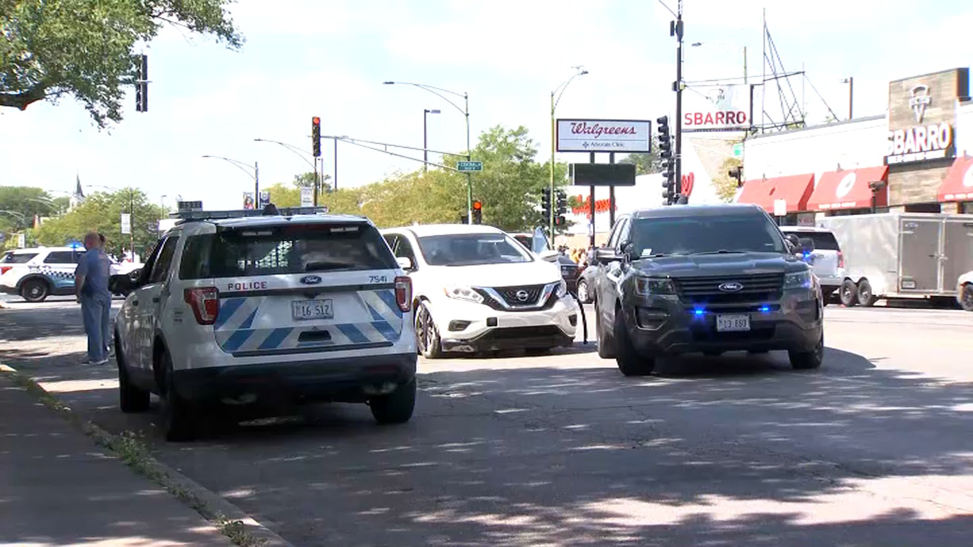 Chicago Police Officer, 2 Others Hurt in Belmont Cragin Crash