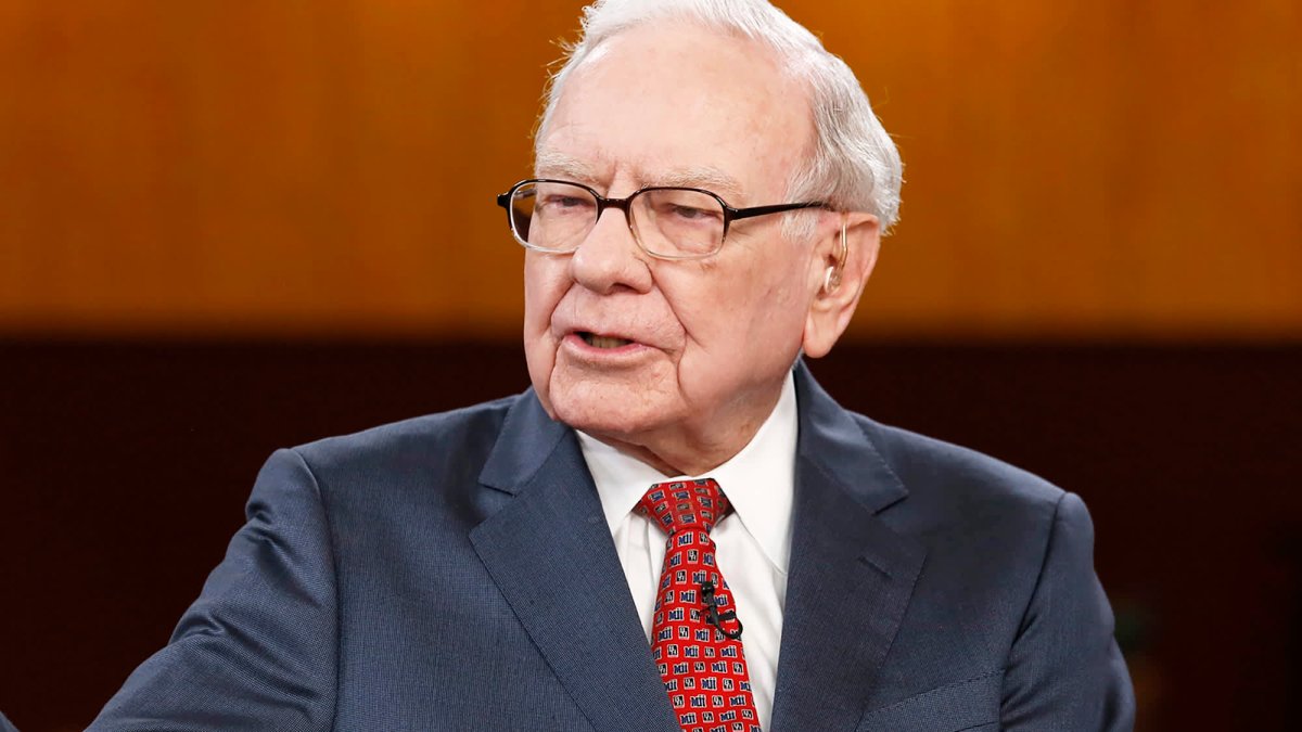 Billionaire Warren Buffett Swears by This Inexpensive Investing Strategy That Anyone Can Try