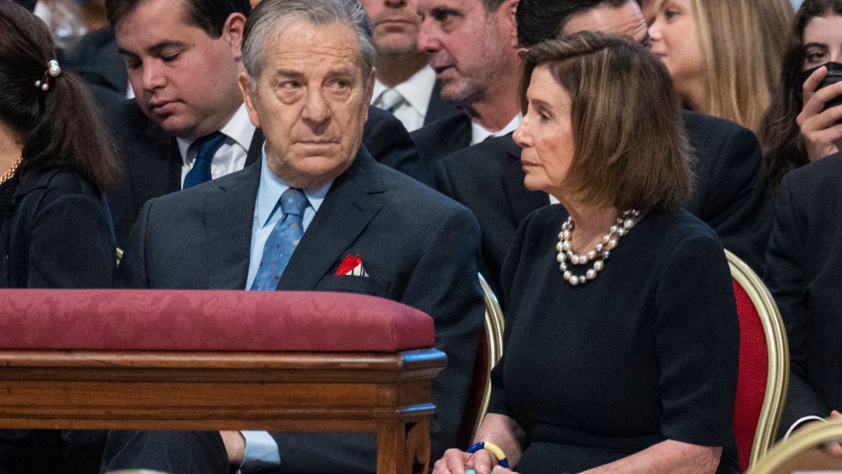 Intruder at Pelosi Home Shouted 'Where Is Nancy?' Before Assaulting Husband With Hammer, Source Says – NBC Chicago - Vimarsana News
