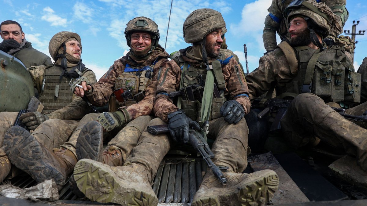 Ukraine Takes Back Dozens of Towns in 'Annexed' Regions; Putin Is 'Out of Moves,' Ex-CIA Chief Says – NBC Chicago - Vimarsana News