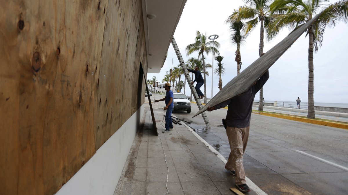 Hurricane Ian's Death Toll Climbs To 65 In Florida, As 4 Deaths