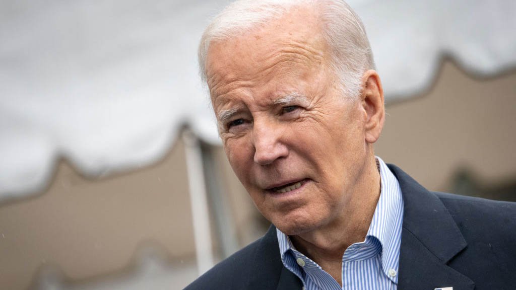 Conservative Business Group Sues Biden Administration Over Student Loan Foregiveness Plan – NBC Chicago - Vimarsana News