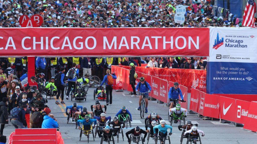 CHICAGO, ILLINOIS – OCTOBER 09: Men’s wheelchair participants start the 2022 Chicago Marathon on October 09, 2022 in Chicago, Illinois. (Photo by Michael Reaves/Getty Images)