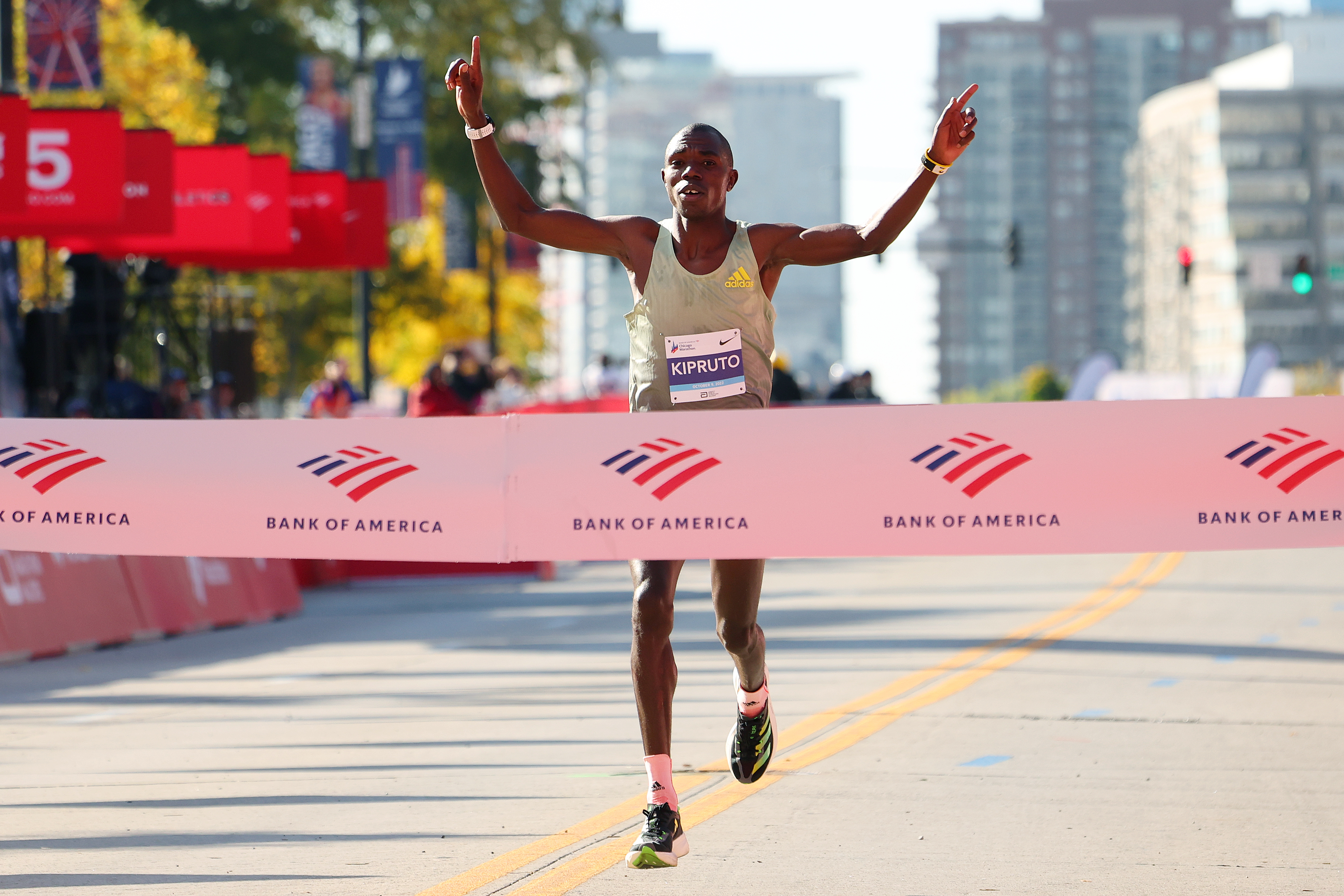 diamant Grit binnenvallen Watch: Winners of the 2022 Bank of America Chicago Marathon Cross Finish  Line – NBC Chicago