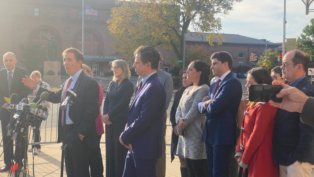 Sandy Hook Victim Families Speak Out After Verdict in Alex Jones Case – NBC Chicago - Vimarsana News