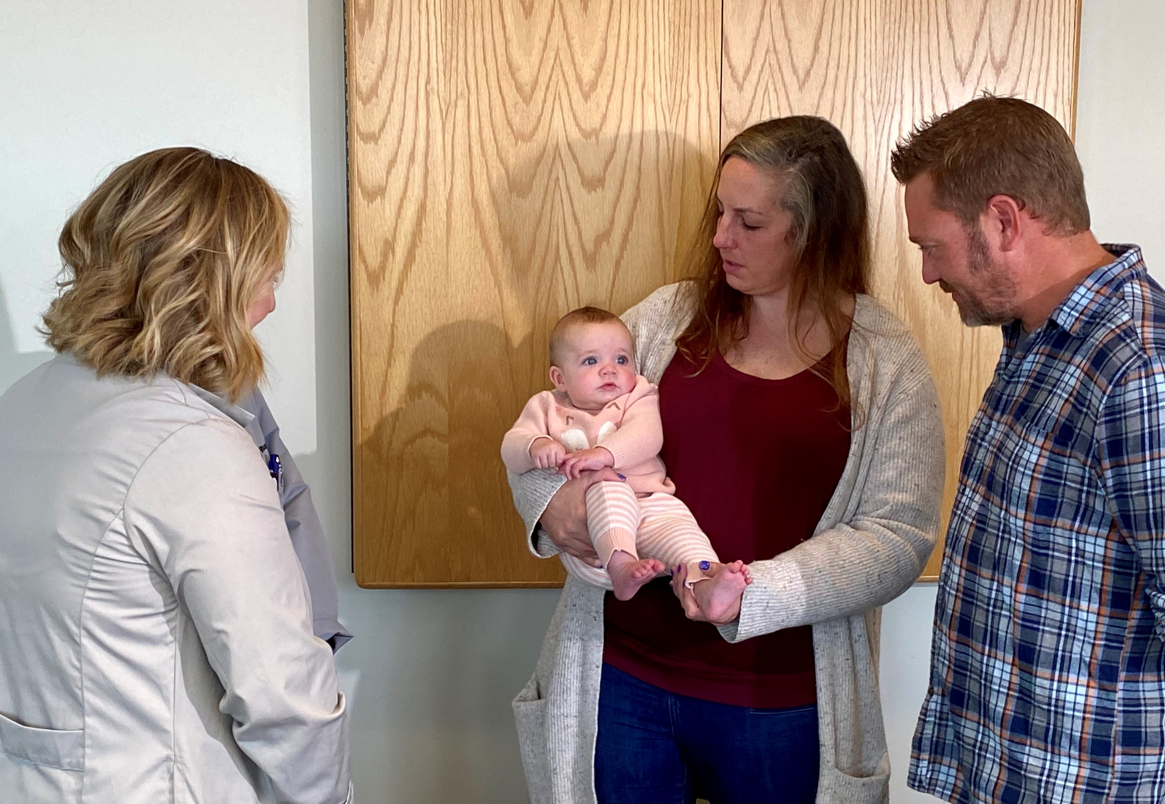 Pregnant Mom Delivers Baby Early & Starts Chemotherapy The Same Day Following Leukemia Diagnosis