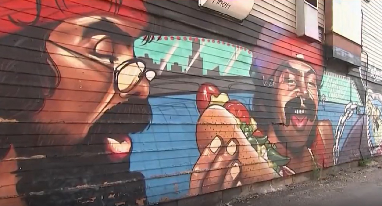 Beloved Pilsen Hot Dog Restaurant Temporarily Closed Over Mural Dispute