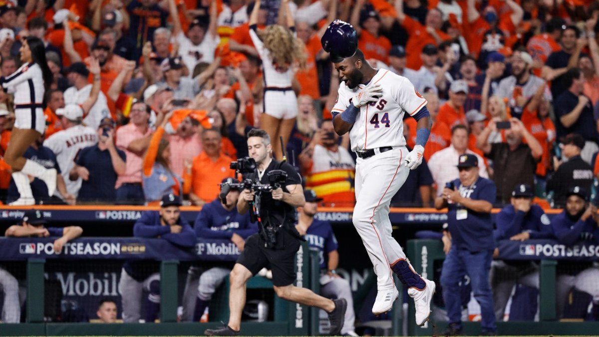 Watch Yordan Alvarez Hits Walk Off Home Run To Complete Astros Comeback Over Mariners Nbc