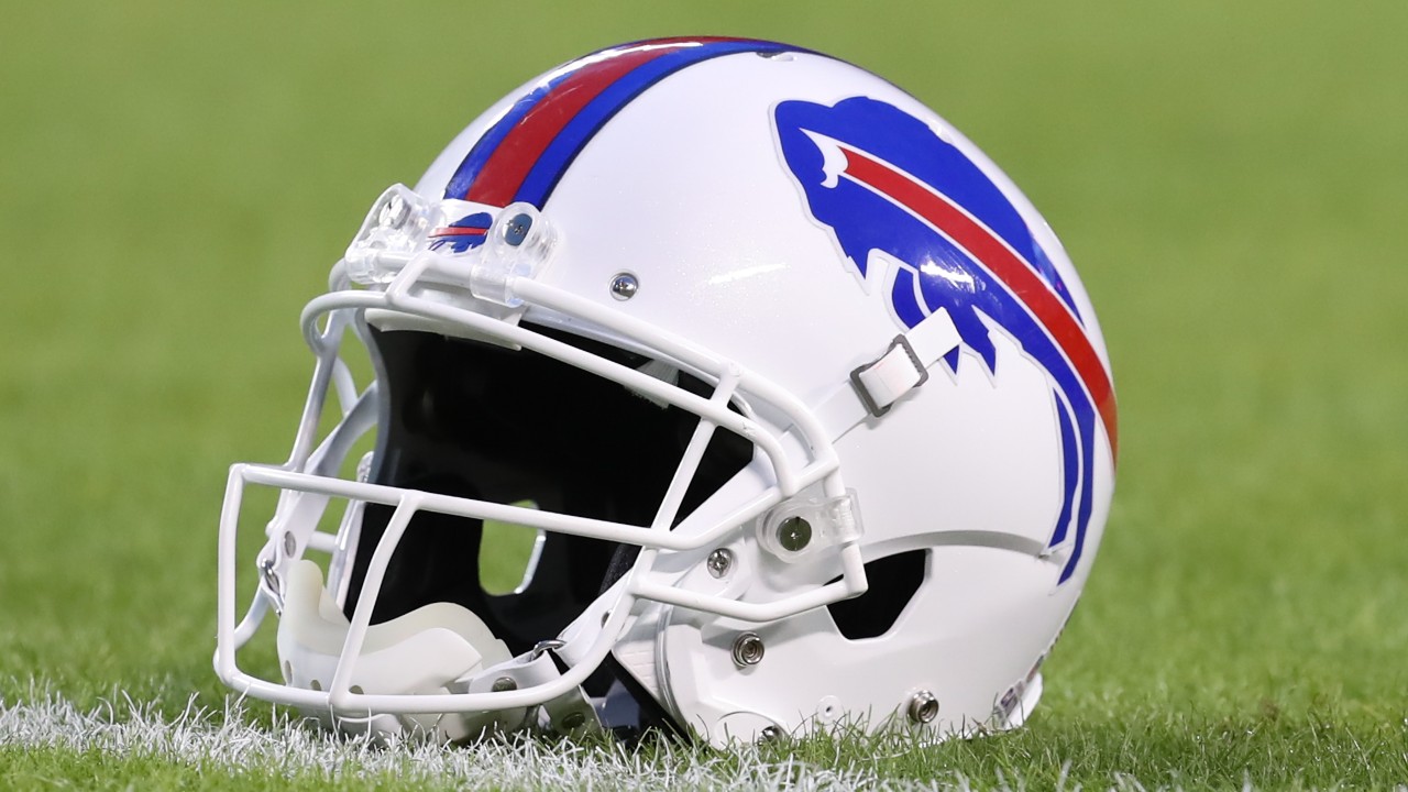 Buffalo Bills safety Damar Hamlin collapses on field during Monday