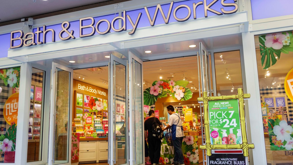 Stocks Making the Biggest Moves Midday: Bath & Body Works, Norwegian Cruise Line, Macy's and More - Vimarsana News