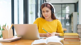 Families Can Get Pell Grants of Up to $6,895 to Help With College Costs. Here’s What You Need to Know